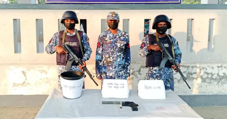 উদ্ধারকৃত পিস্তল-গুলি ও বোমা